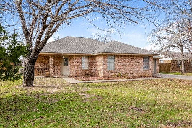 413 Maplewood St in Azle, TX - Building Photo - Building Photo