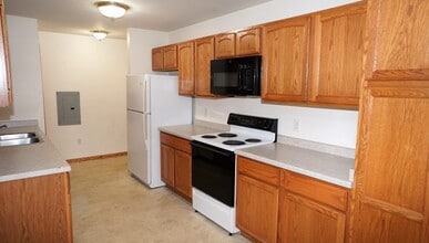 393 Country Clover Dr, Unit 393 in Deforest, WI - Foto de edificio - Building Photo