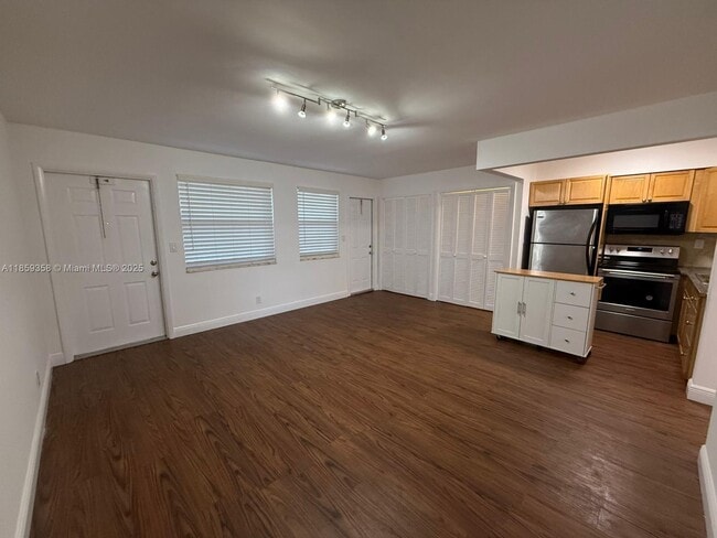 4050 NE 12th Terrace in Oakland Park, FL - Building Photo - Building Photo