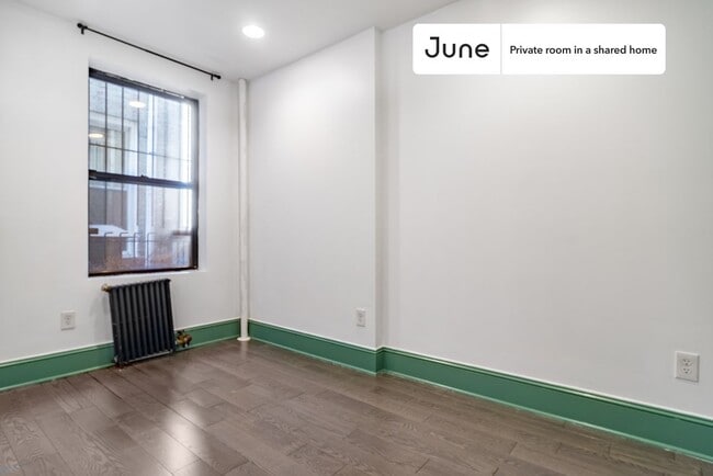 Private bedroom in 2 bed/1 bath Home in New York, NY - Building Photo - Building Photo
