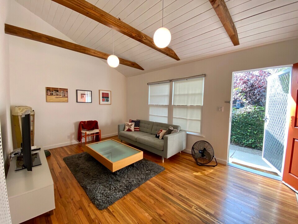 622 Venezia Ave in Los Angeles, CA - Building Photo