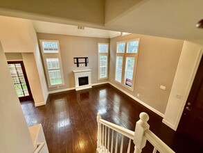 1049 Matthews Run Way in Roseville, CA - Building Photo - Building Photo