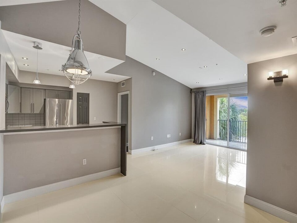 2351 W Preserve Way in Miramar, FL - Building Photo
