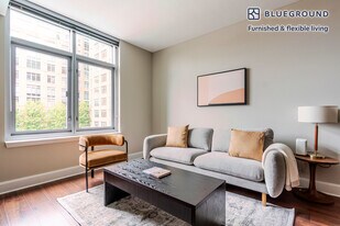 12025 Town Square St in Reston, VA - Building Photo