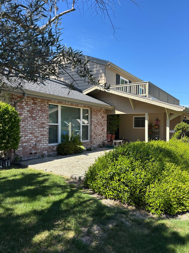 property at 115 Medinah Pl