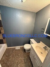 912 E Stone St in Independence, MO - Building Photo - Building Photo