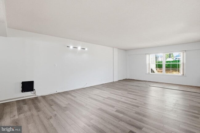 7651 Tremayne Pl in McLean, VA - Foto de edificio - Building Photo