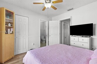 8360 NW 8th St in Miami, FL - Building Photo - Building Photo