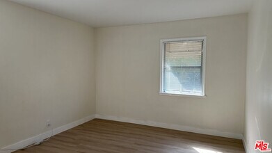 11225 Emelita St in Los Angeles, CA - Building Photo - Building Photo