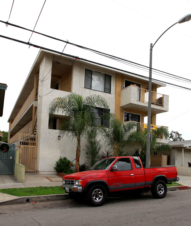 528 Saint Louis Ave in Long Beach, CA - Foto de edificio - Building Photo