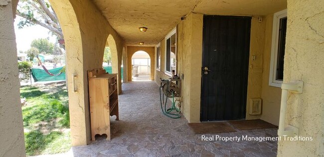 1747 Sweetbrier St in Palmdale, CA - Foto de edificio - Building Photo