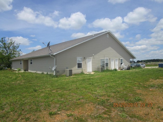 356 Peddler Rd in Sparta, MO - Foto de edificio - Building Photo