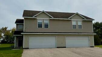 2472-2474 Millview in Zeeland, MI - Building Photo