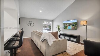 2056 SW 81st Way in Davie, FL - Building Photo