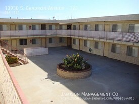 13930 S Chadron Ave in Hawthorne, CA - Building Photo