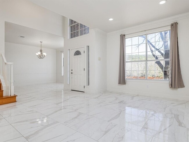 7730 Lakewood Dr in Austin, TX - Foto de edificio - Building Photo