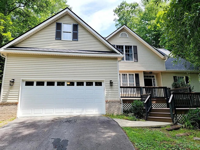property at 4501 Cove Loop Rd