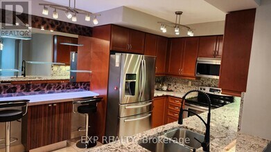 88 Promenade Cir in Vaughan, ON - Building Photo - Building Photo