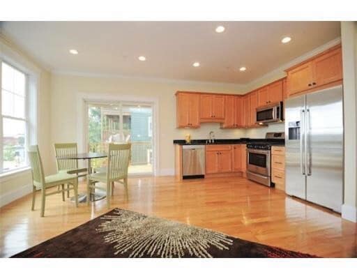 20 Fisher Ave, Unit 1 in Boston, MA - Foto de edificio - Building Photo