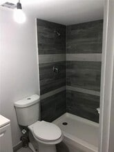 6751 N University Dr, Unit 116 in Tamarac, FL - Foto de edificio - Building Photo