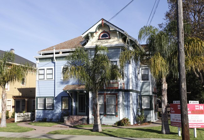 Santa Clara Apartments in Alameda, CA - Foto de edificio - Building Photo