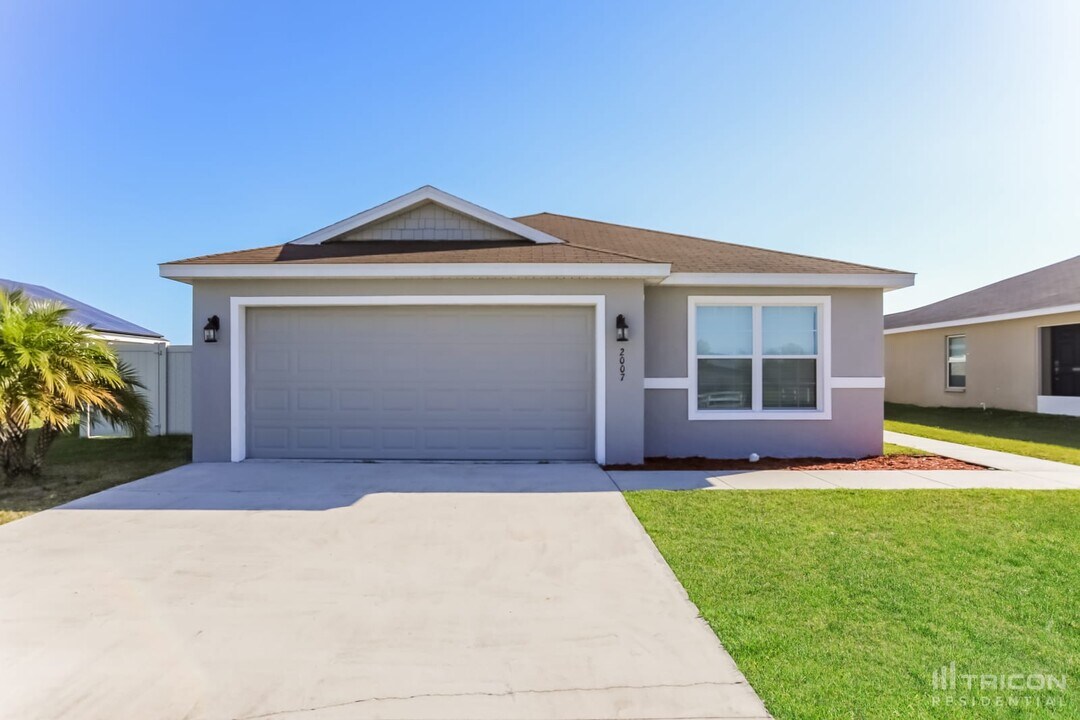2007 Orange Ave in St. Cloud, FL - Building Photo