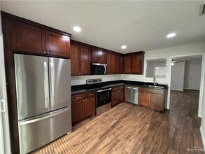 3806 N 7th Ct in McAllen, TX - Building Photo - Building Photo