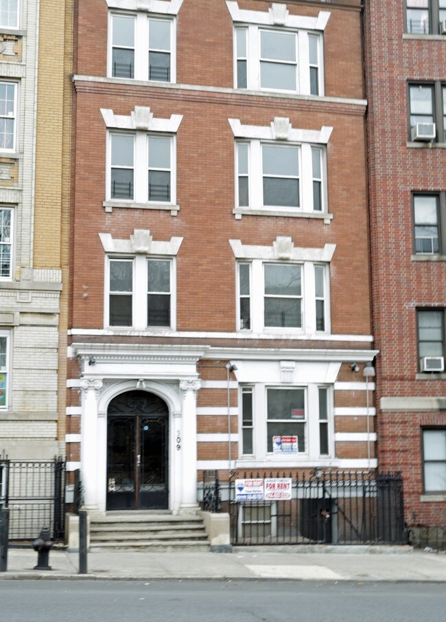 309 Bedford Park Blvd in Bronx, NY - Building Photo - Building Photo