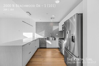 2000 Beachwood Dr in Los Angeles, CA - Building Photo - Building Photo