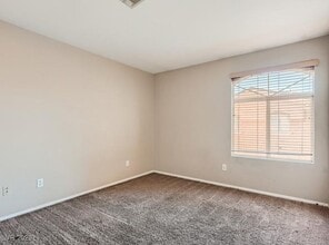 3950 S Sandhill Rd in Las Vegas, NV - Foto de edificio - Building Photo