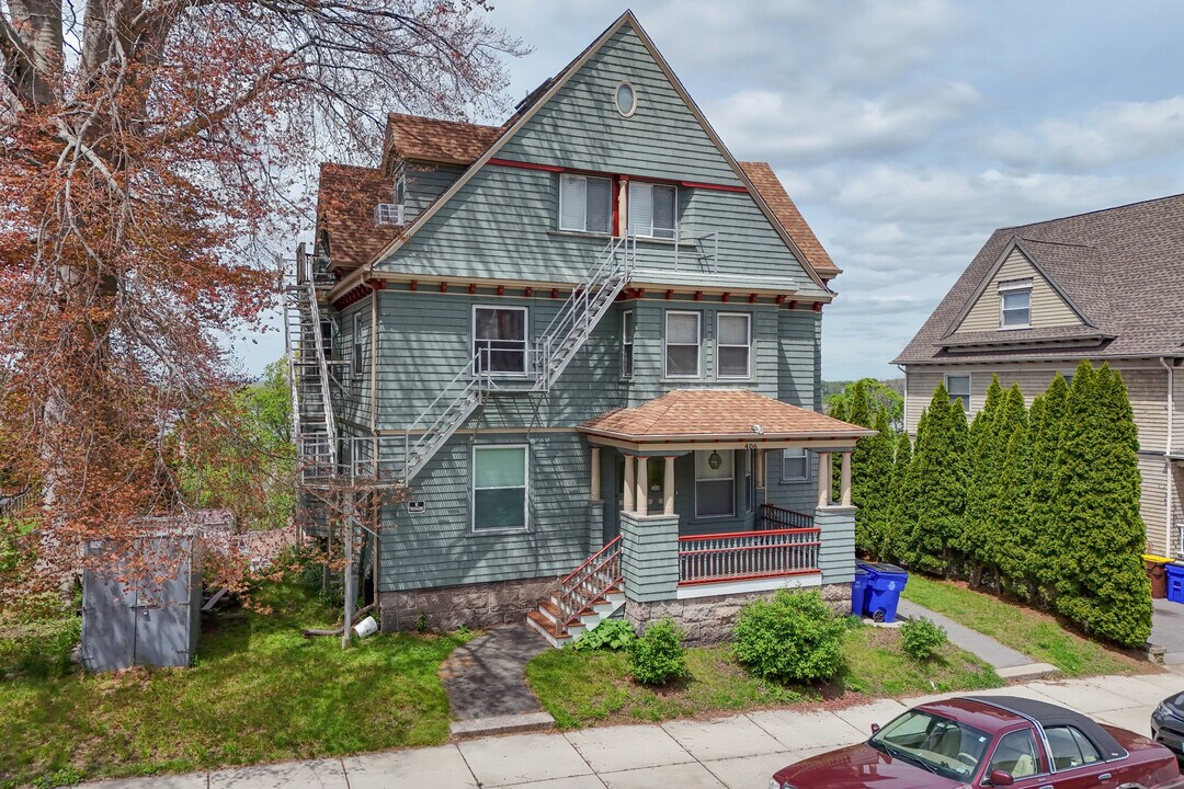 406 June St in Fall River, MA - Foto de edificio