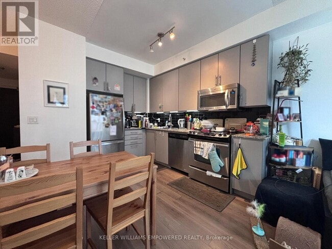 60 Berwick Ave in Toronto, ON - Building Photo - Building Photo