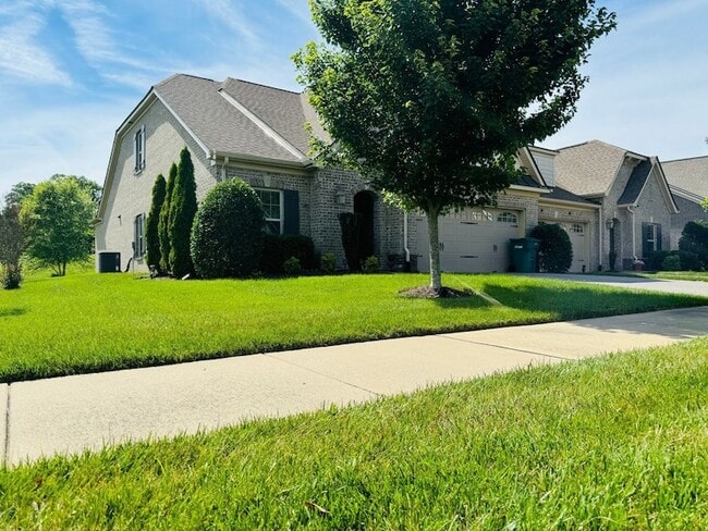 1015 Callaway Dr in Lebanon, TN - Foto de edificio - Building Photo