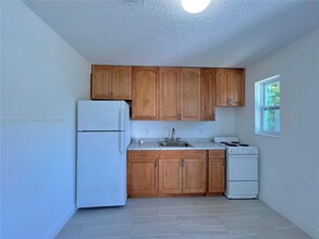 7550 NW 2nd Terrace in Miami, FL - Foto de edificio - Building Photo