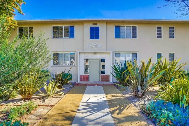 4084 S Muirfield Rd in Los Angeles, CA - Building Photo - Building Photo
