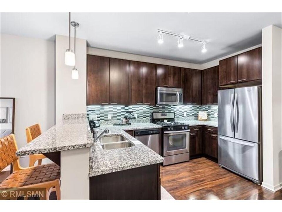 360 N 1st St-Unit -247 in Minneapolis, MN - Building Photo