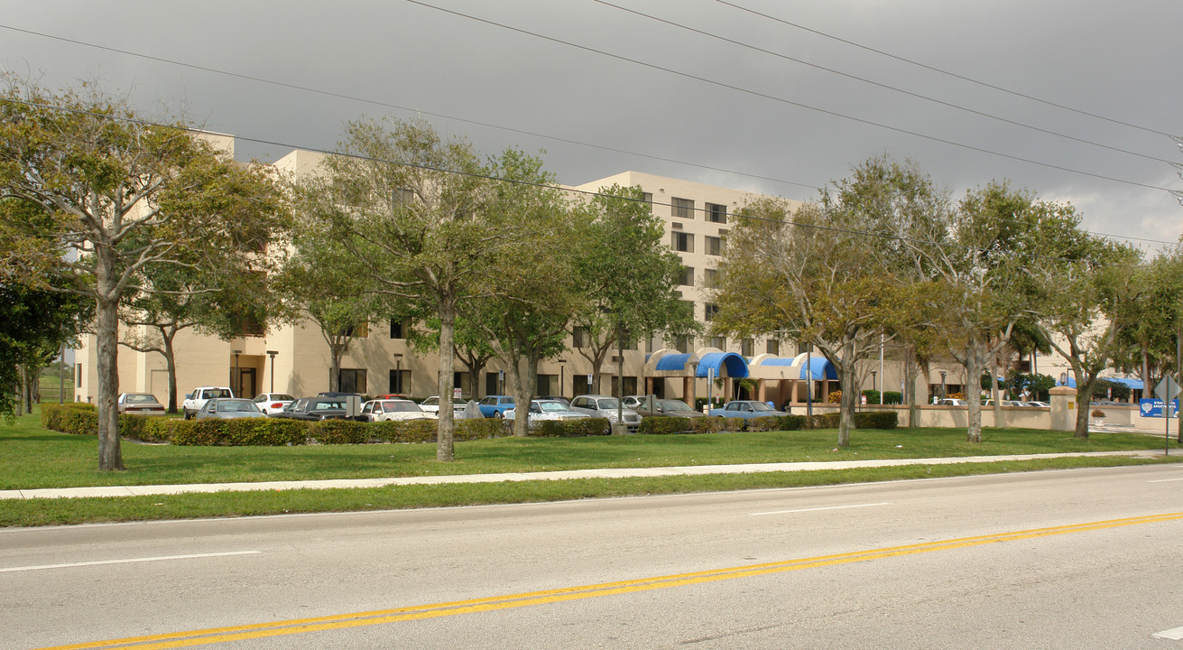 B'nai B'rith I, II, & III Deerfield Apartm... in Deerfield Beach, FL - Building Photo