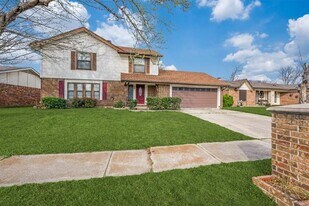 6917 Bennington Dr in Watauga, TX - Building Photo