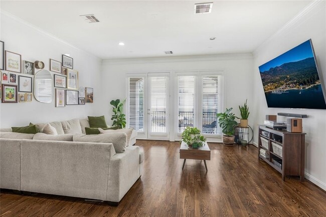 property at 8817 Lakeshore Bend Dr