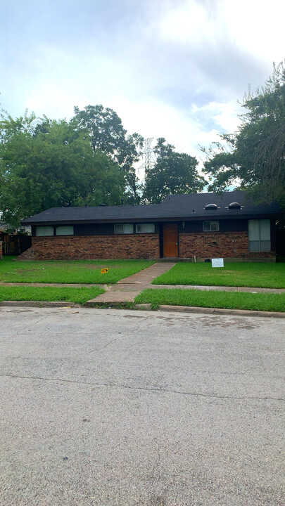 2454 Whit Dr in Mesquite, TX - Building Photo