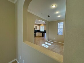 712 Nile River Dr in Oxnard, CA - Foto de edificio - Building Photo