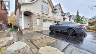 2495 Felhaber Crescent in Oakville, ON - Building Photo