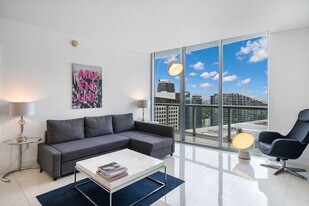495 Brickell Ave in Miami, FL - Building Photo