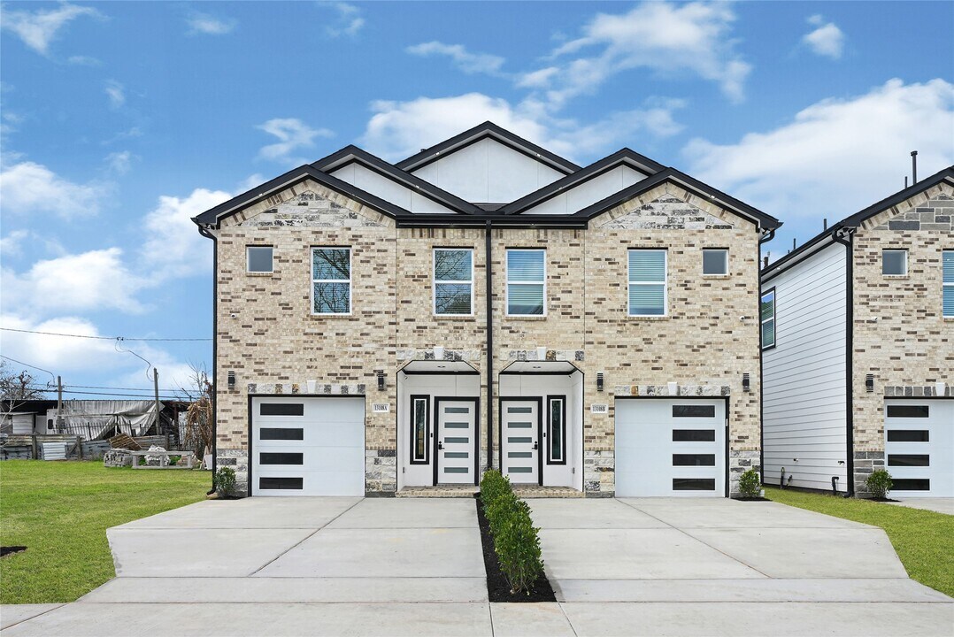 13108 Donegal Way in Houston, TX - Building Photo