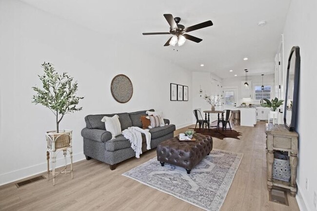 41 W High St in Clarksville, TN - Building Photo - Building Photo