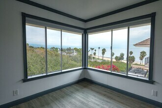 Sea Cliff Apartments in Santa Barbara, CA - Foto de edificio - Building Photo