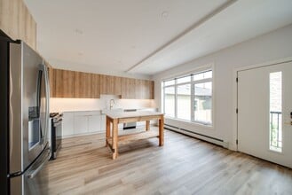 9616-9675 75 Ave NW in Edmonton, AB - Building Photo - Building Photo