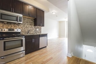 2129 N 18th St, Unit 2129 Unit 1 in Philadelphia, PA - Foto de edificio - Building Photo