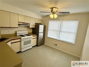 285 S Lincoln Ave in Middlesex, NJ - Building Photo - Building Photo