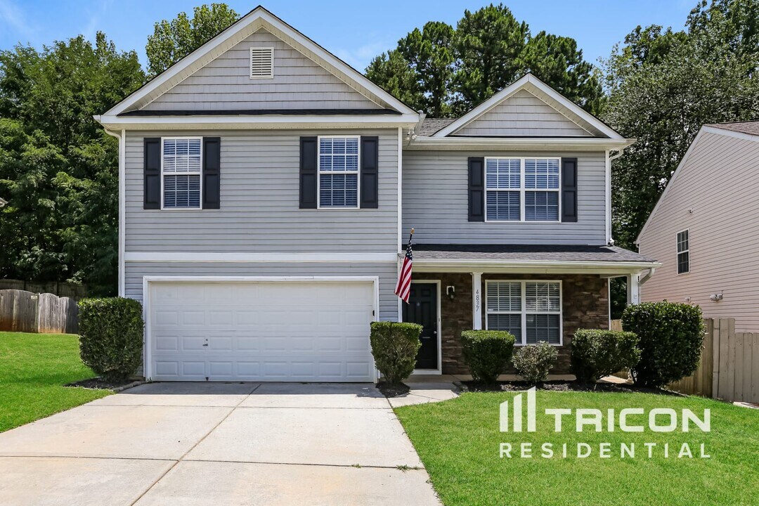 4837 Autumn Oak Dr in Charlotte, NC - Building Photo